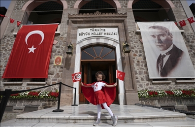 La Türkiye célèbre la Journée de la souveraineté nationale et des enfants