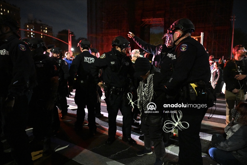 Filistin yanlısı protestoculara New York'ta polis müdahalesi