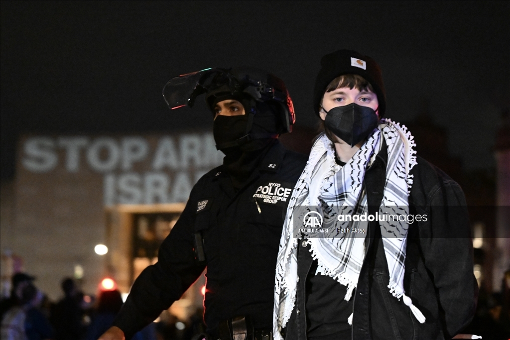 Filistin yanlısı protestoculara New York'ta polis müdahalesi