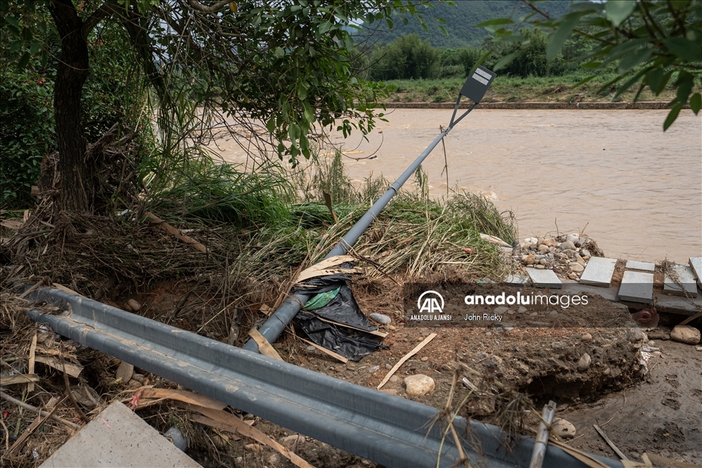 Çin'de yaşanan sele dönüşen şiddetli yağış Guangdong eyaletini vurdu