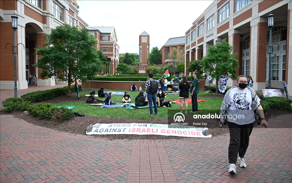 North Carolina Üniversitesi öğrencileri Filistin'e destek gösterisi düzenledi