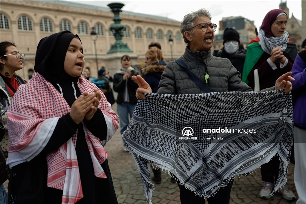 Fransa Cumhurbaşkanı Macron'un Sorbonne Üniversitesi ziyareti sırasında Filistin’e destek gösterisi düzenlendi  