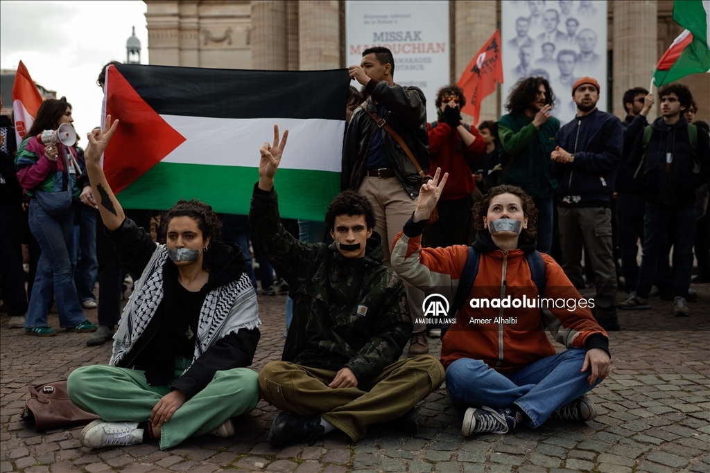 Fransa Cumhurbaşkanı Macron'un Sorbonne Üniversitesi ziyareti sırasında Filistin’e destek gösterisi düzenlendi  