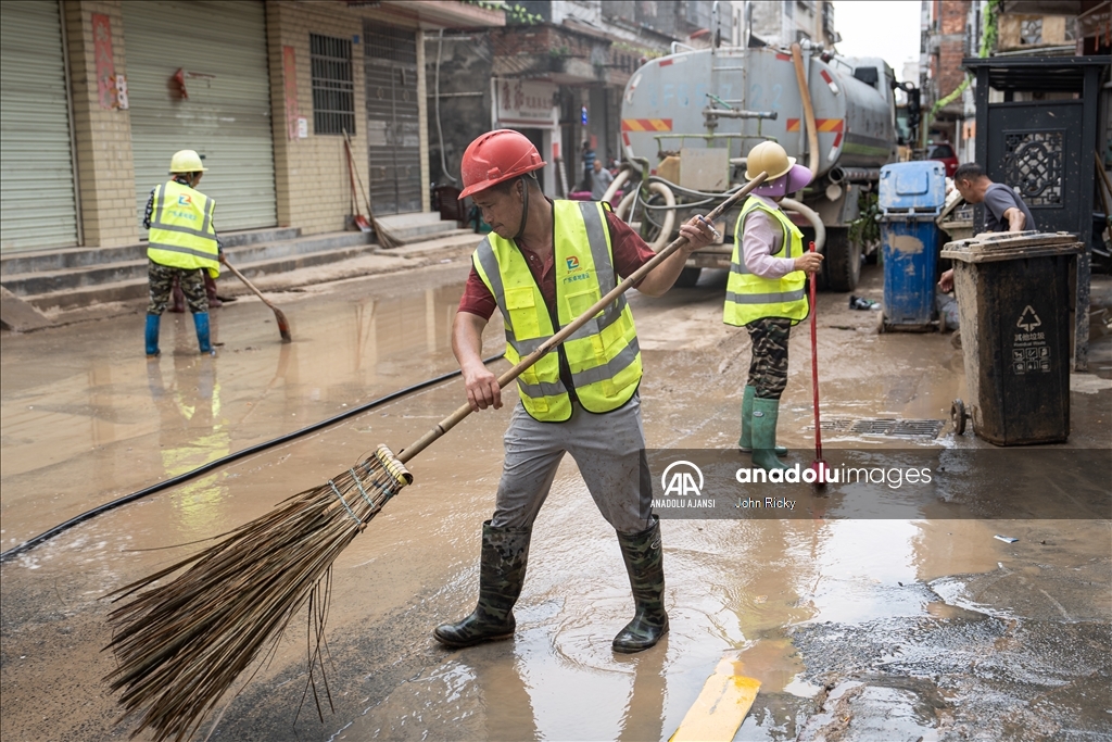 Çin'de yaşanan sele dönüşen şiddetli yağış Guangdong eyaletini vurdu