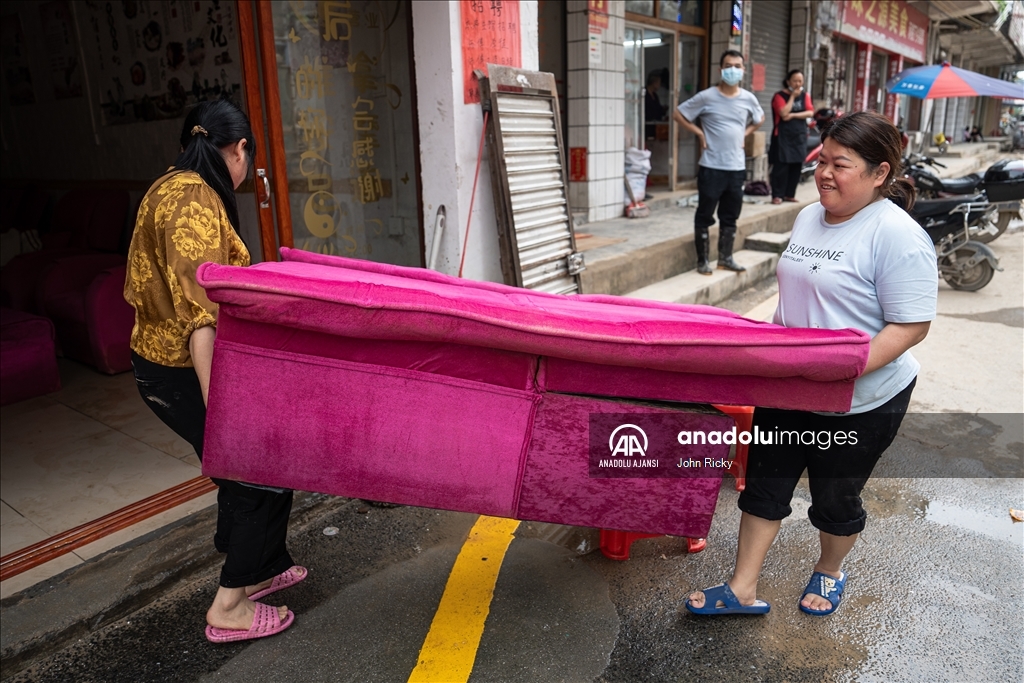 Çin'de yaşanan sele dönüşen şiddetli yağış Guangdong eyaletini vurdu