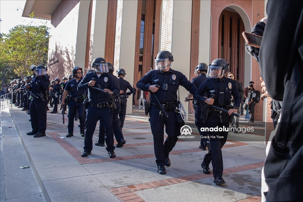 SAD: Policija u Los Angelesu intervenisala protiv propalestinskih demonstranata 
