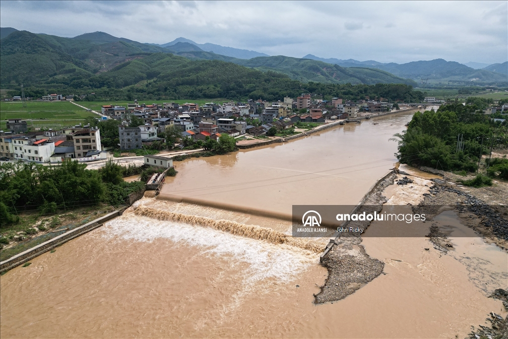 Çin'de yaşanan sele dönüşen şiddetli yağış Guangdong eyaletini vurdu