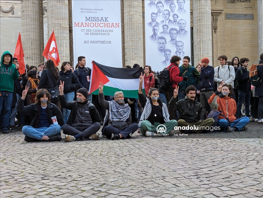 Пропалестинские активисты устроили акцию во время выступления Макрона