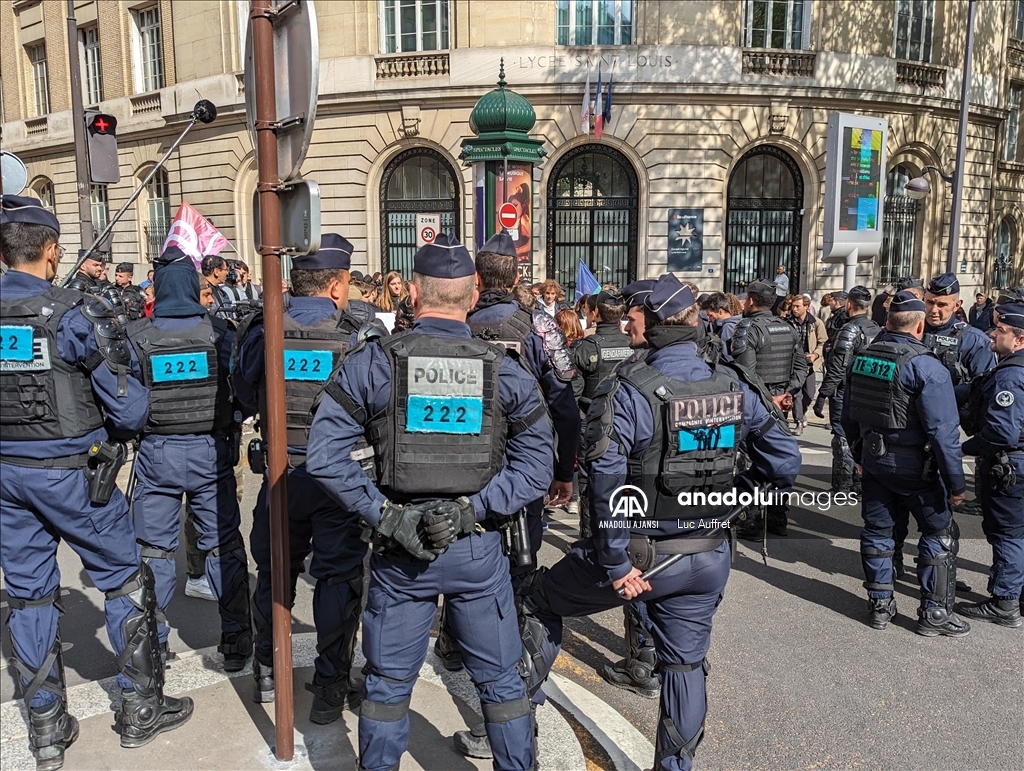 Fransa Cumhurbaşkanı Macron'un Sorbonne Üniversitesi ziyareti protesto edildi