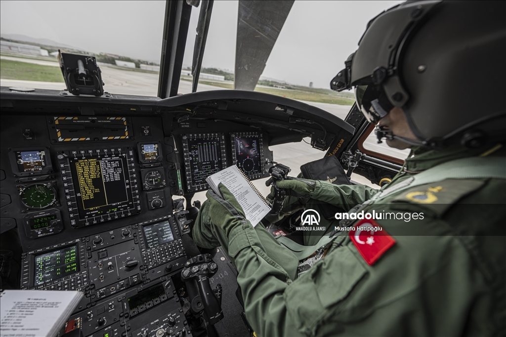Türk Silahlı Kuvvetlerinin "uçan kaleleri" deneyimli pilotların kontrolünde gökyüzüyle buluşuyor