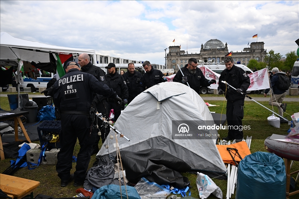 Berlin'de "Gazze'ye destek" kampına polis müdahalesi
