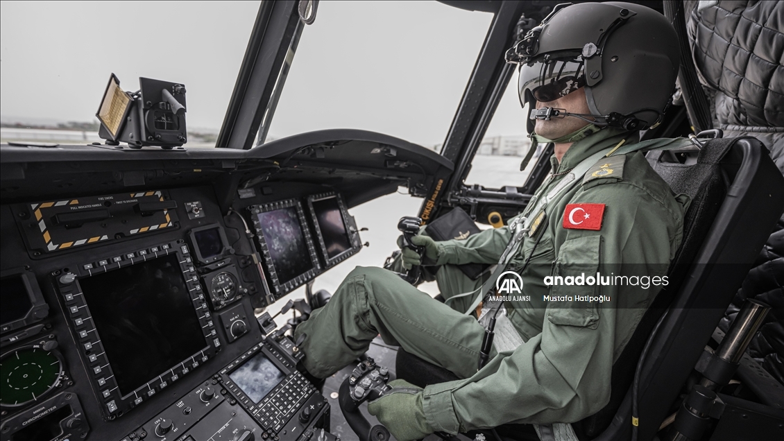 Türk Silahlı Kuvvetlerinin "uçan kaleleri" deneyimli pilotların kontrolünde gökyüzüyle buluşuyor