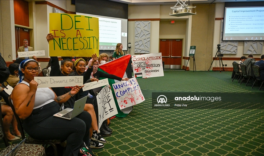 North Carolina Üniversitesi öğrencilerinin Filistin'e destek gösterisi devam ediyor