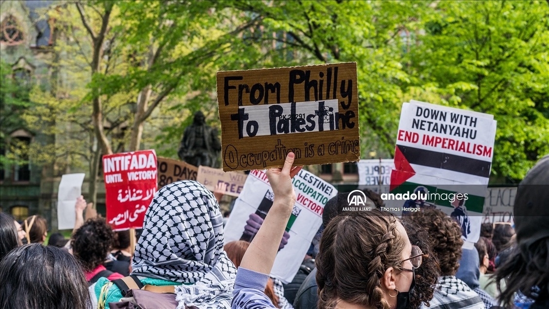 Filistin yanlısı aktivistler Pensilvanya Üniversitesi'nde Filistin'e destek gösterisi düzenledi