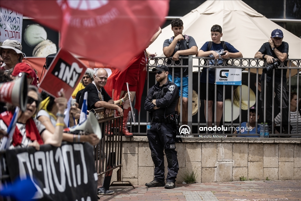 İsrail Savaş Kabinesi Üyesi Gantz'ın evinin önünde "erken seçim" protestosu