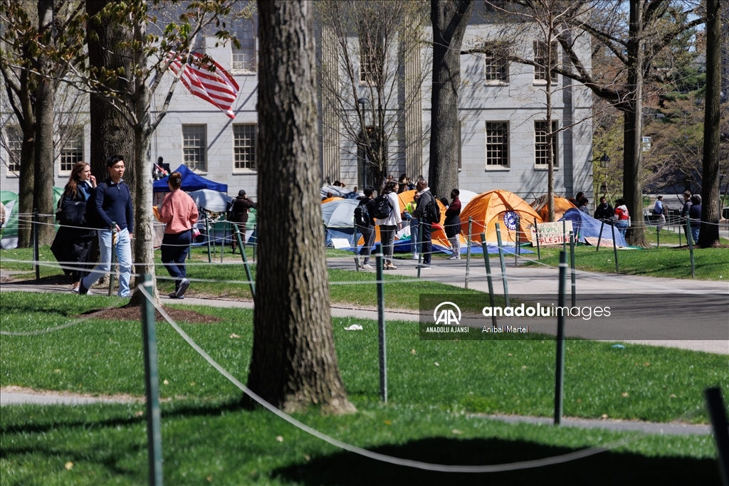 Harvard Üniversitesi, protestoları engellemek için avlusunu kapattı