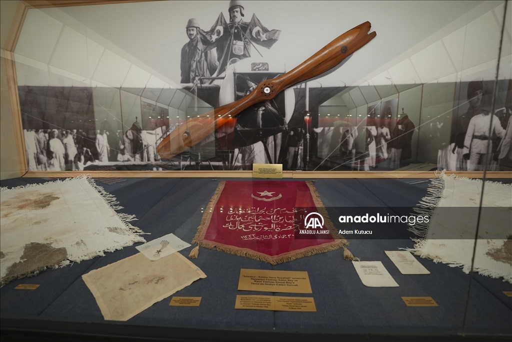 İstanbul Hava Kuvvetleri Müzesinde "Türk Yıldızları Söyleşi ve İmza Günü" etkinliği düzenlendi