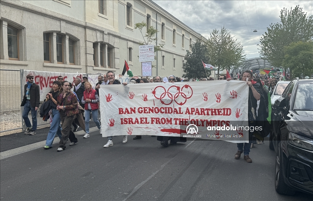 Cenevre'de binlerce kişi bir kez daha Filistin halkına destek için yürüdü