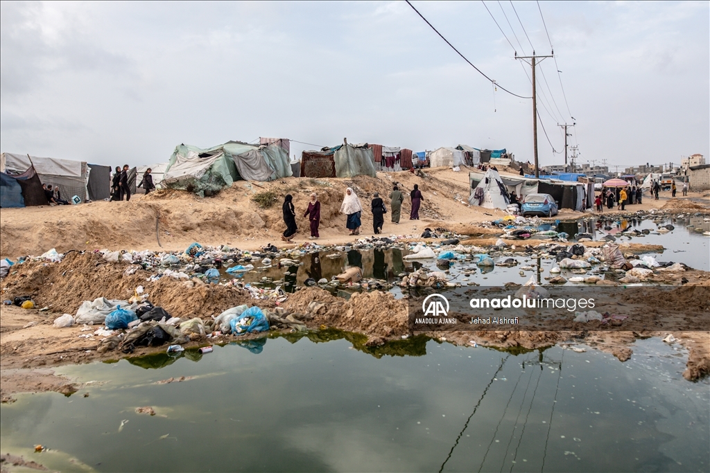 Gazze'de çadır kamplarda yaşanan Filistinliler salgın hastalık riskiyle karşı karşıya