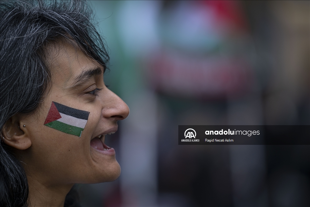 İngiltere'de binlerce kişi Filistin’e destek yürüyüşü düzenledi