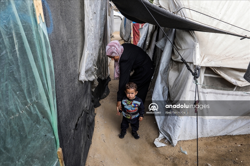 Gazze'nin Refah kentine sığınan Filistinlilerin yaşam mücadelesi