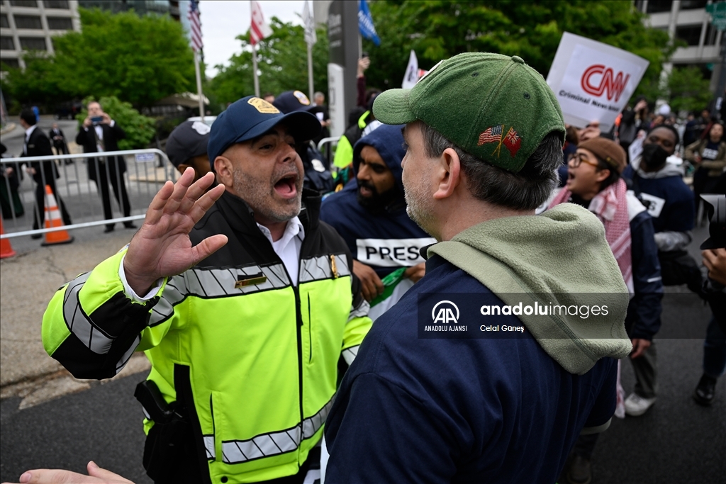 Filistin destekçileri, Beyaz Saray Muhabirleri Derneği Yemeği'ni protesto etti