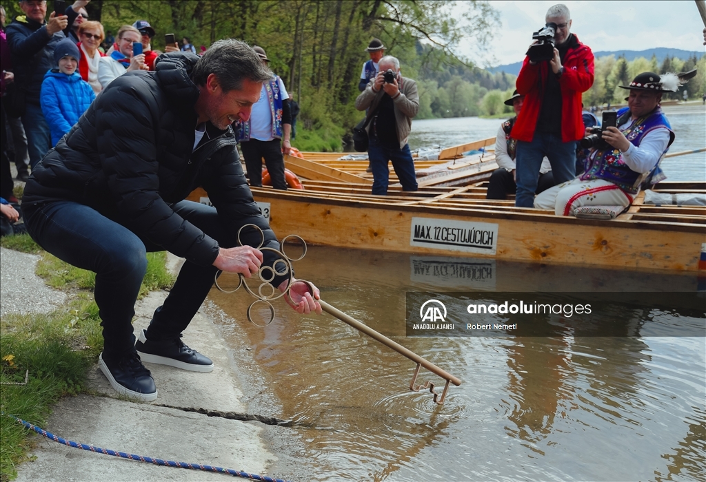 Polonya-Slovakya sınır hattındaki Dunajec nehri üzerinde geleneksel rafting sezonunun açılışı