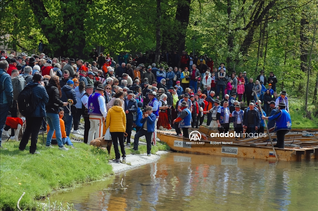 Polonya-Slovakya sınır hattındaki Dunajec nehri üzerinde geleneksel rafting sezonunun açılışı