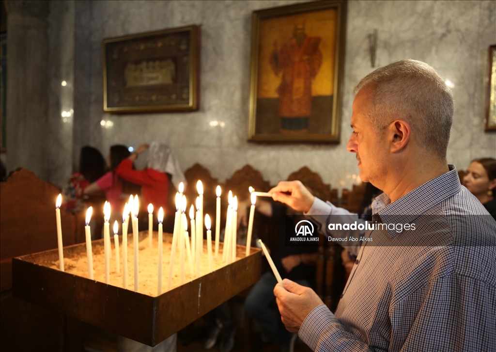 İsrail saldırısında yıkıma uğrayan Gazze'deki Aziz Porphyrius Kilisesi'nde 'Palmiye Pazarı' ayini