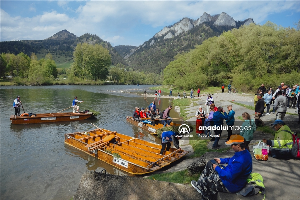 Polonya-Slovakya sınır hattındaki Dunajec nehri üzerinde geleneksel rafting sezonunun açılışı