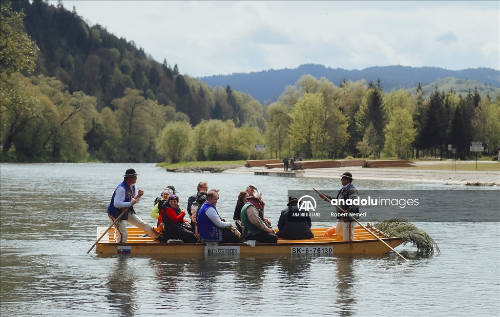 Polonya-Slovakya sınır hattındaki Dunajec nehri üzerinde geleneksel rafting sezonunun açılışı