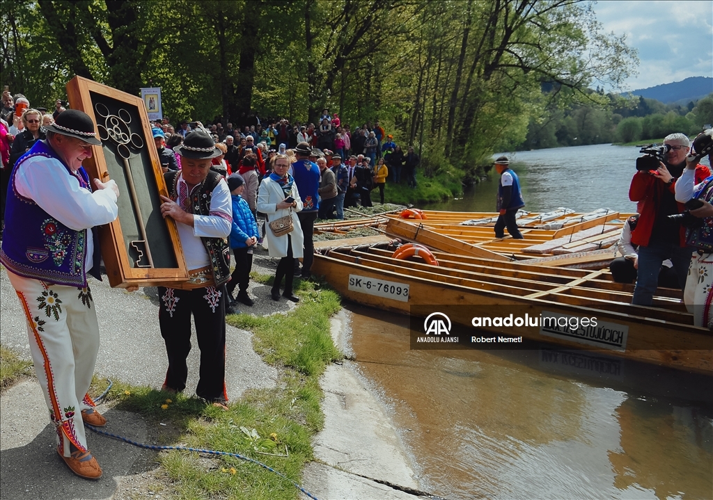 Polonya-Slovakya sınır hattındaki Dunajec nehri üzerinde geleneksel rafting sezonunun açılışı