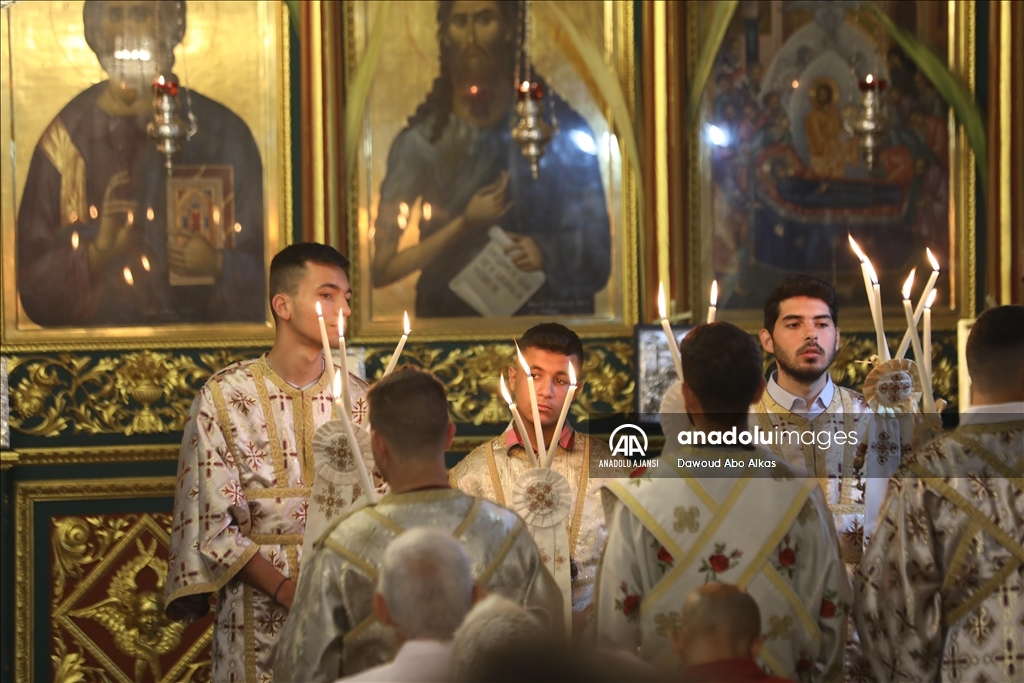 İsrail saldırısında yıkıma uğrayan Gazze'deki Aziz Porphyrius Kilisesi'nde 'Palmiye Pazarı' ayini