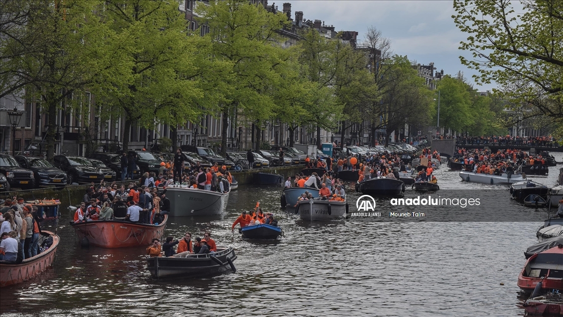 Hollanda'nın başkenti Amsterdam'da 'Kral Günü' ve Alexander'in krallığının on birinci yılı kutlandı