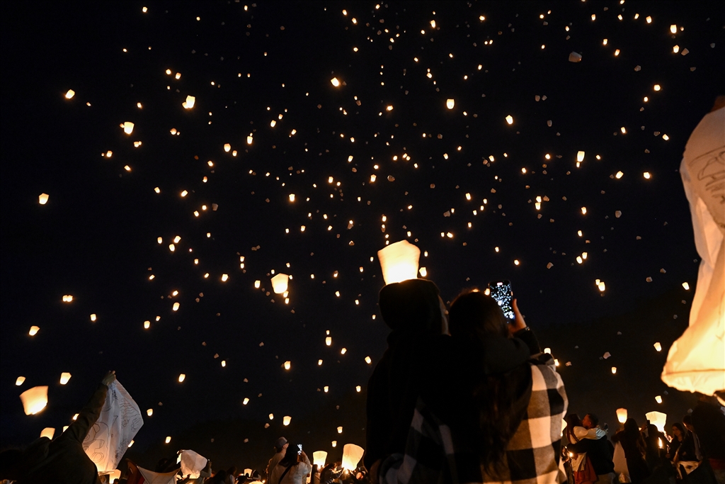 Kaliforniya'da 2024 Gökyüzü Fener Işıkları Festivali düzenlendi