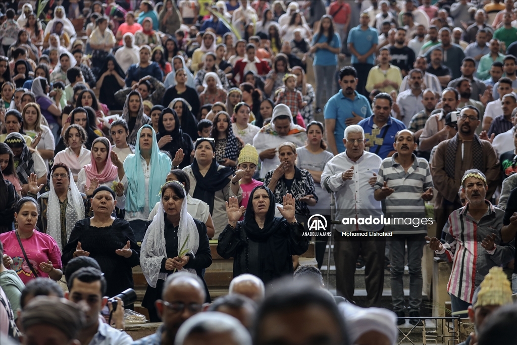 Kahire'dekii St.Samaan Kilisesi'nde "Palmiye Pazarı" ayini