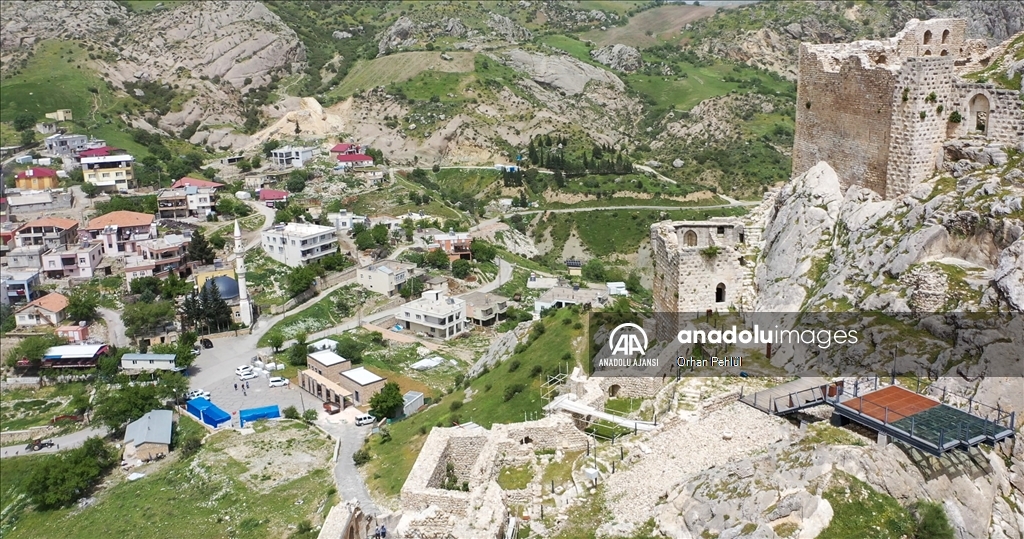 Depremlerde hasar gören Kahta Kalesi'nin restorasyonunda sona yaklaşıldı
