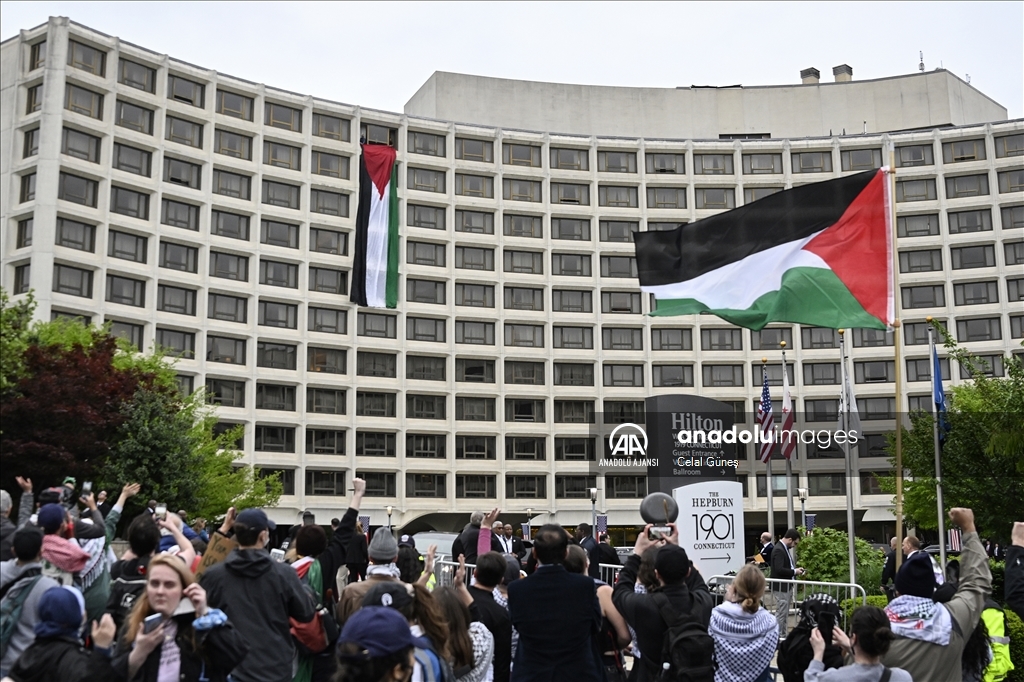 Filistin yanlısı göstericiler Beyaz Saray Muhabirleri Yemeğini protesto etti