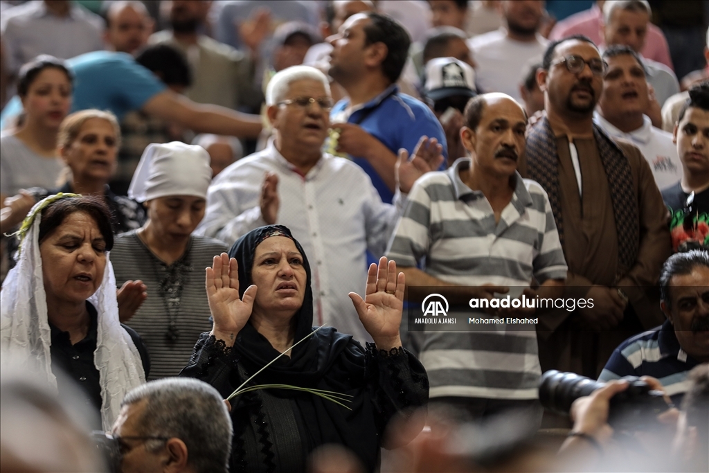 Kahire'dekii St.Samaan Kilisesi'nde "Palmiye Pazarı" ayini