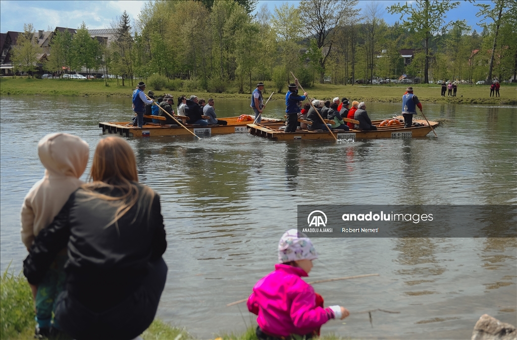 Polonya-Slovakya sınır hattındaki Dunajec nehri üzerinde geleneksel rafting sezonunun açılışı