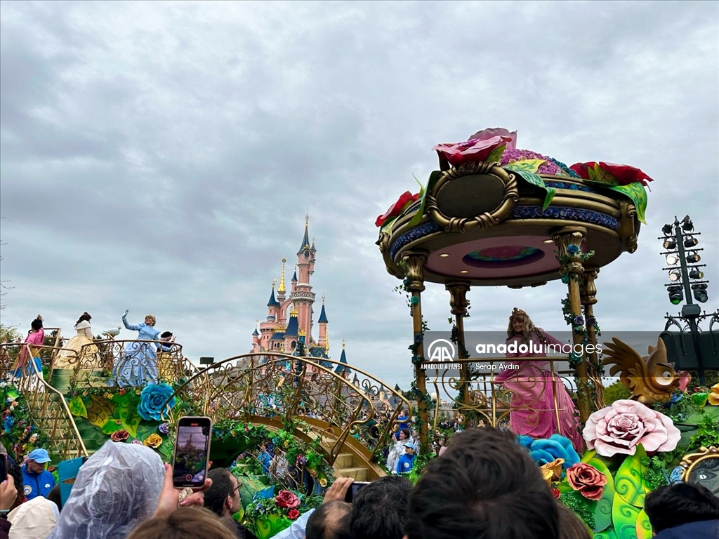 Avrupa'nın en büyük eğlence parkı, Disneyland Paris