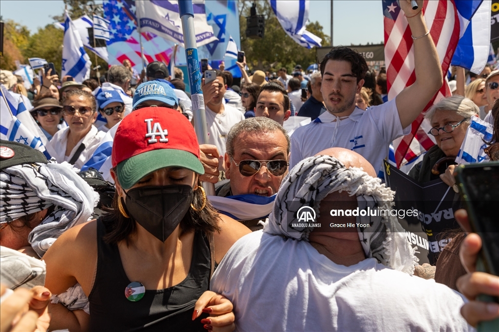 California Üniversitesi (UCLA) kampüsünde İsrail ve Filistin destekçisi gruplar arasında arbede