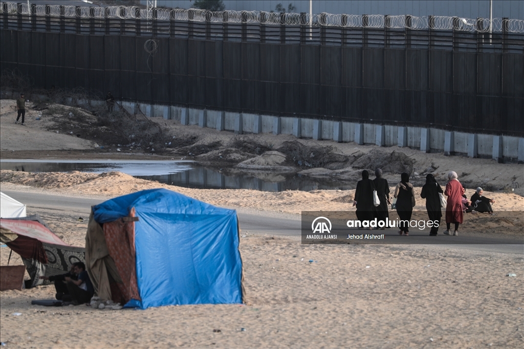 Gazze'de çadır kamplarda yaşanan Filistinliler salgın hastalık riskiyle karşı karşıya