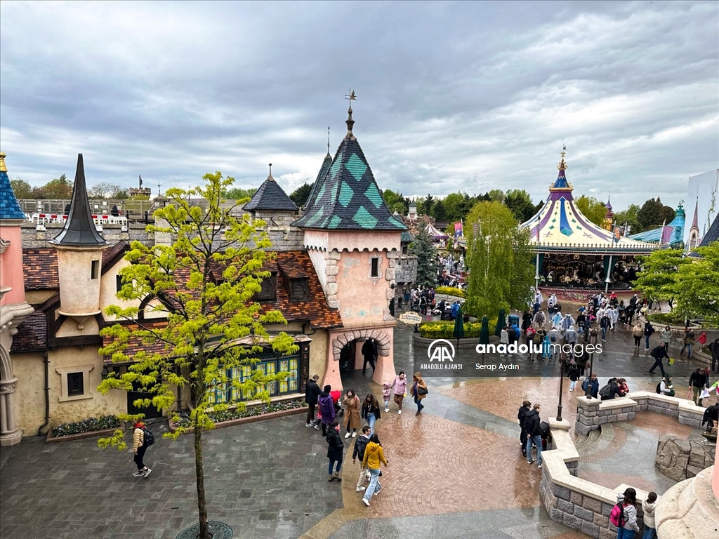 Avrupa'nın en büyük eğlence parkı, Disneyland Paris