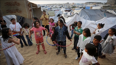 Gazze Şeridi'ndeki Filistinli çocuklar çadır sınıflarda eğitim alıyor