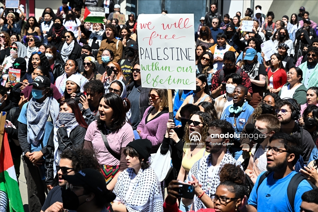 ABD'de, Filistin destekçisi protestolara San Francisco Üniversitesi öğrencileri de katıldı