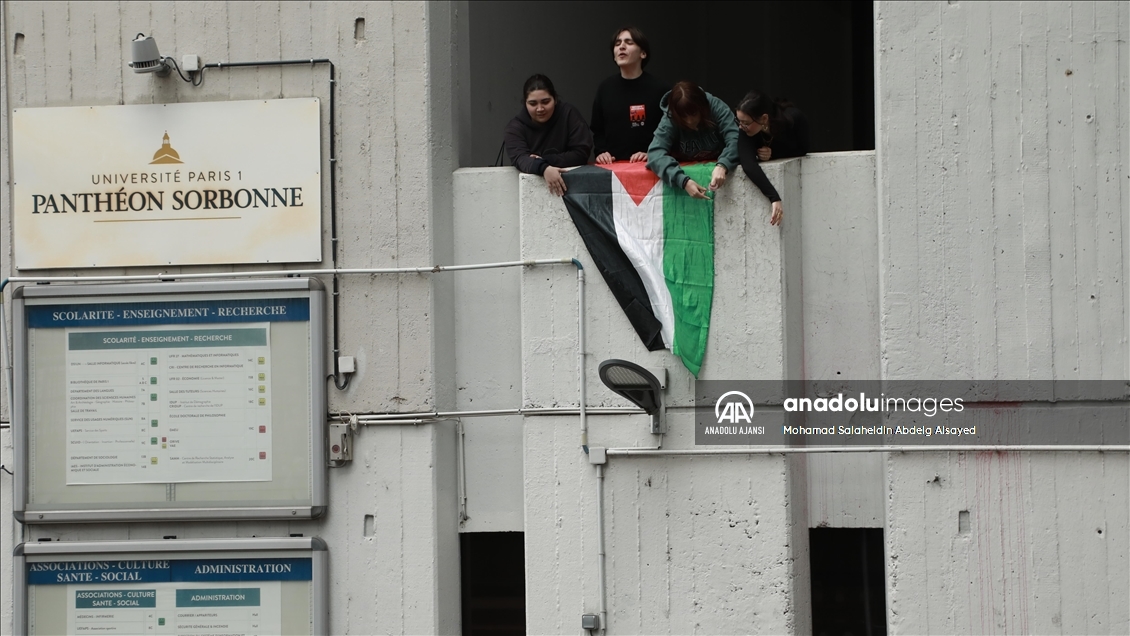 Fransa'da üniversite öğrencilerinden Filistin ile dayanışma gösterisi