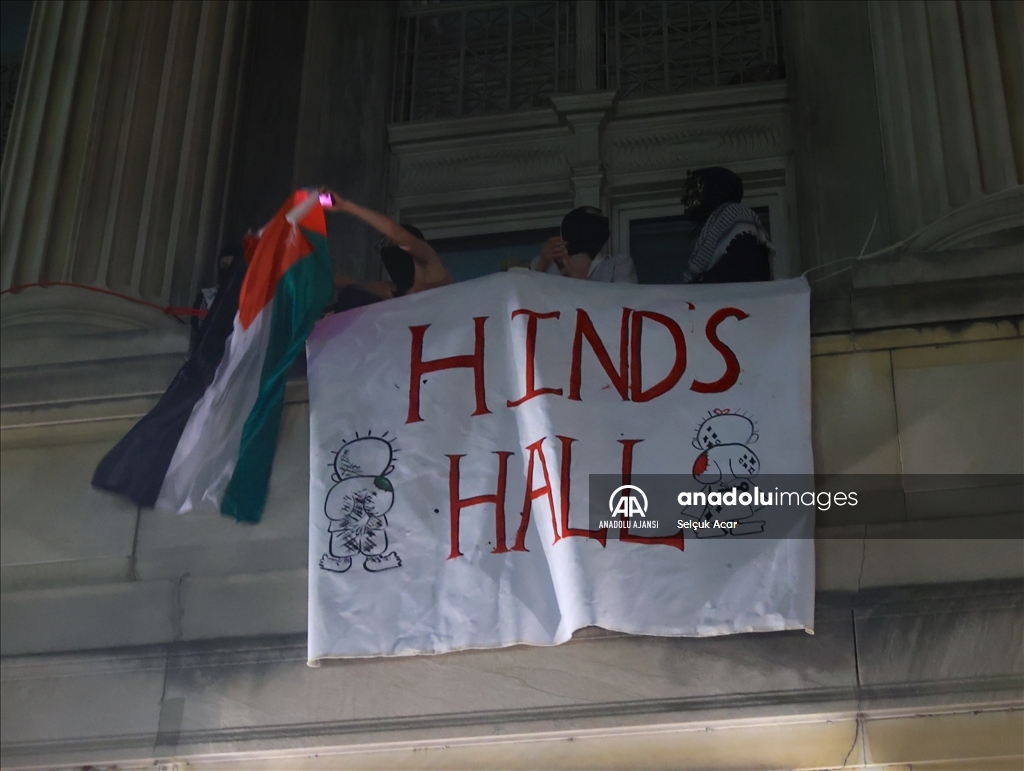 Columbia Üniversitesi’nde Filistin'e destek veren öğrenciler, kampüs içerisindeki Hamilton Hall binasına girdi