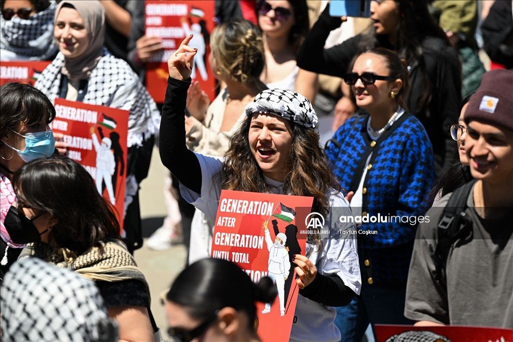 ABD'de, Filistin destekçisi protestolara San Francisco Üniversitesi öğrencileri de katıldı