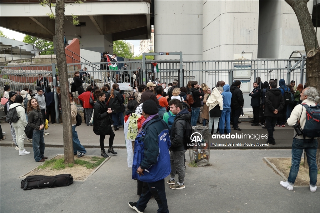 Fransa'da üniversite öğrencilerinden Filistin ile dayanışma gösterisi